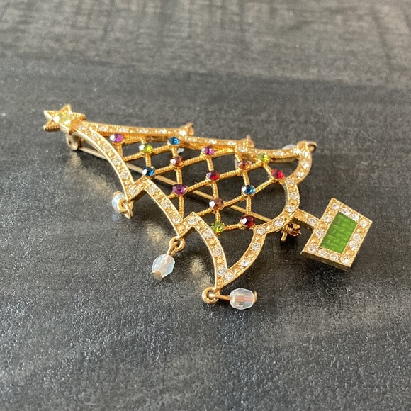 Vintage Avon 2005 collectible gold tone metal Christmas tree pin - Picture 4 of 11